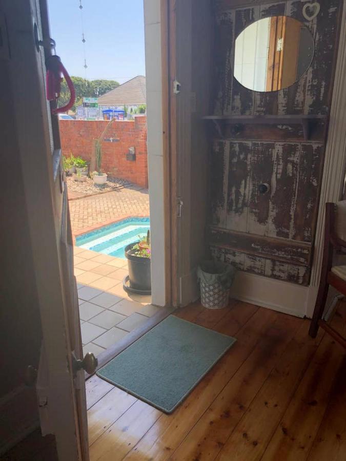Sunny Private Room On The Porch Port Elizabeth Exterior photo